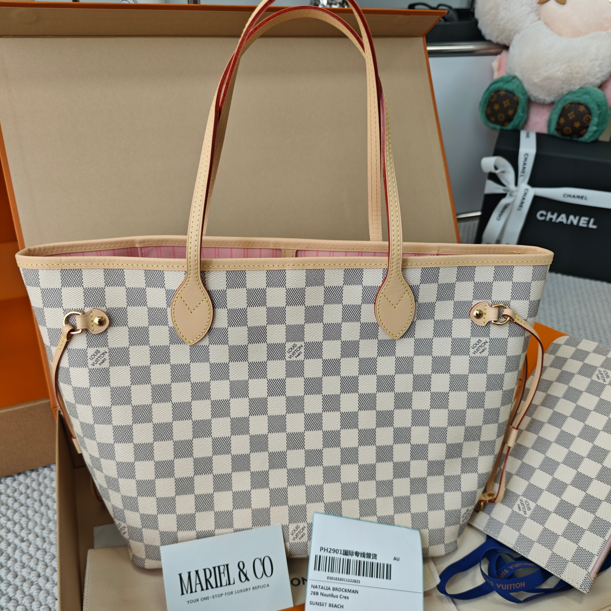 MEDIUM TOTE BAG, COATED CANVAS – CHECKERED PATTERN / PINK