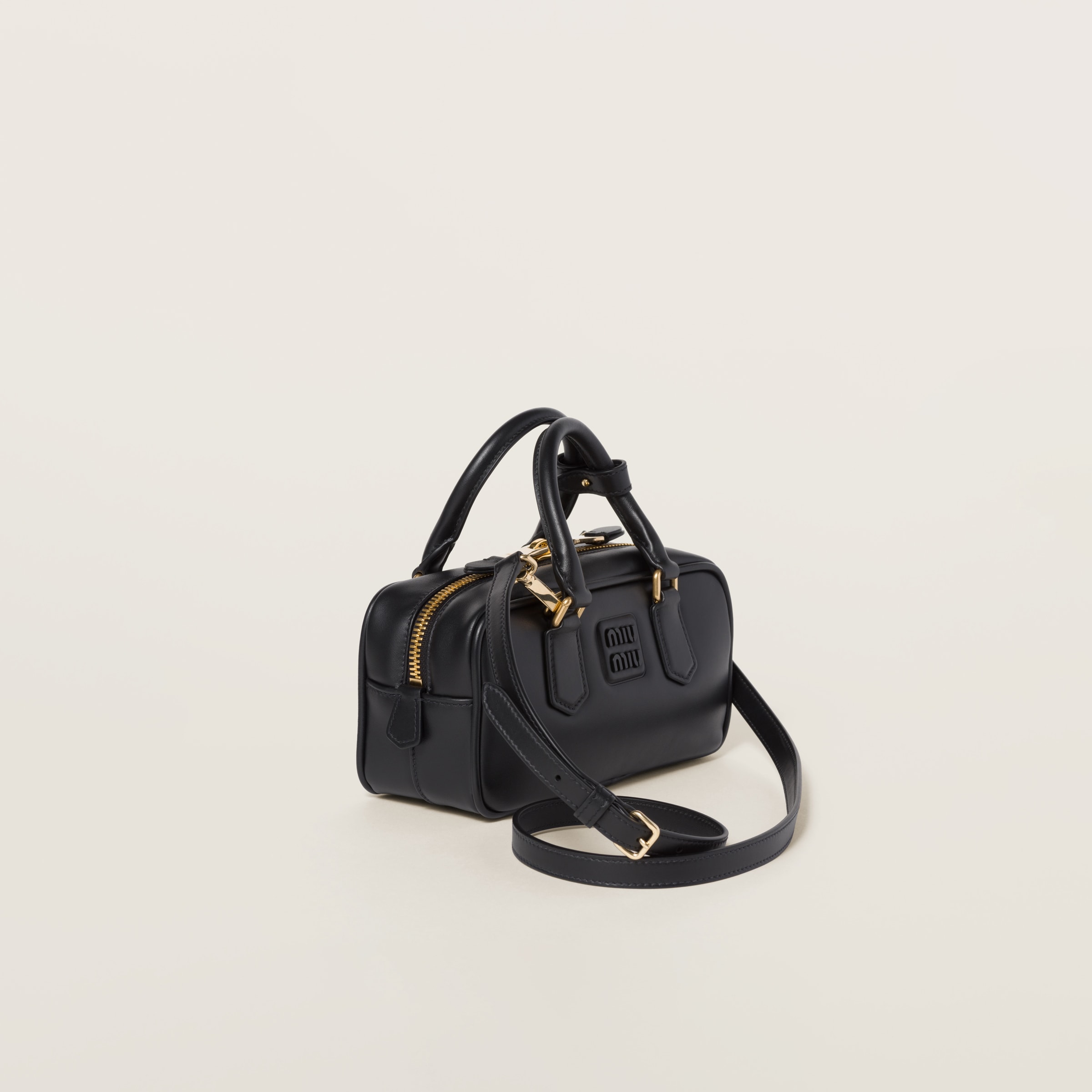 SMOOTH LEATHER HANDBAG, CALFSKIN – BLACK