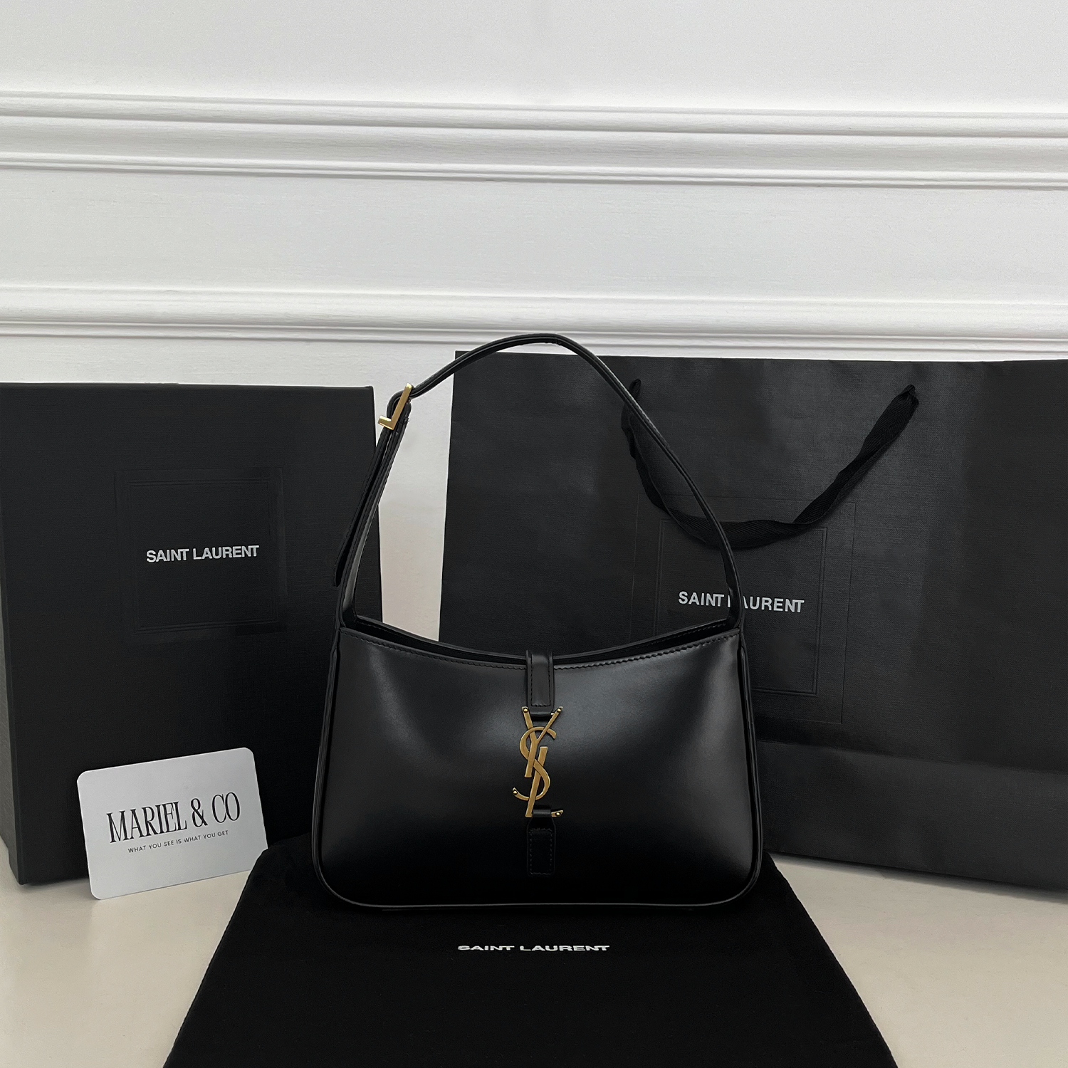 SHOULDER BAG, SMOOTH LEATHER – BLACK
